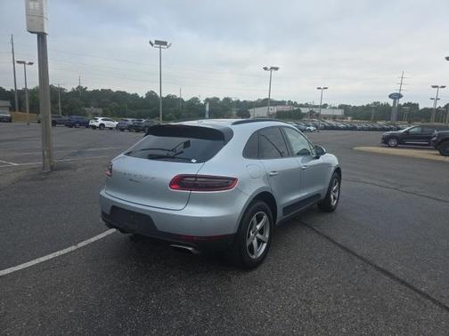 2018 Porsche Macan Base