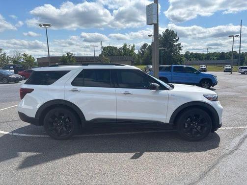 Star White 2022 Ford Explorer ST-Line
