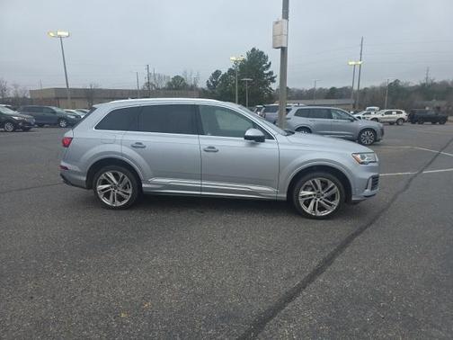 2022 Audi Q7 45 Premium