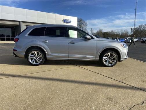 2022 Audi Q7 45 Premium