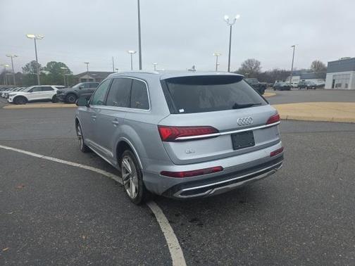 2022 Audi Q7 45 Premium