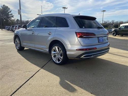 2022 Audi Q7 45 Premium