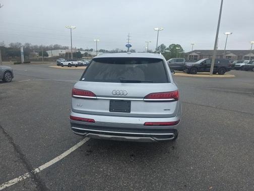 2022 Audi Q7 45 Premium