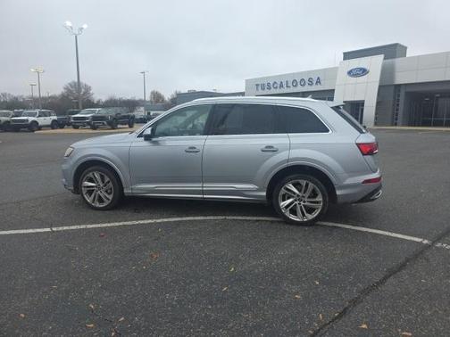 2022 Audi Q7 45 Premium