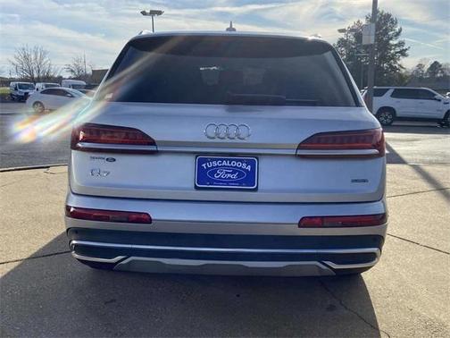 2022 Audi Q7 45 Premium