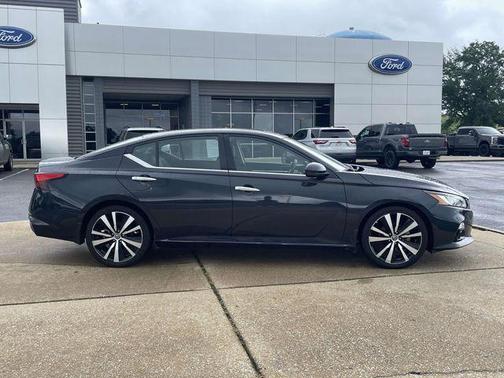Storm Blue 2019 Nissan Altima 2.5 Platinum