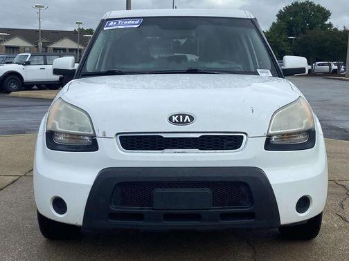 White 2010 Kia Soul sport