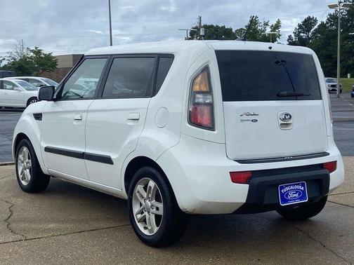 White 2010 Kia Soul sport