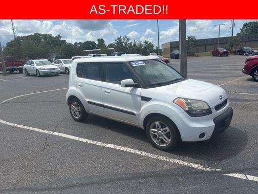 White 2010 Kia Soul sport