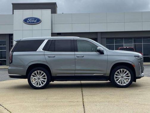 2024 Cadillac Escalade Luxury