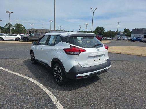 White 2020 Nissan Kicks SR