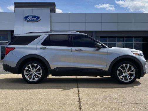 Silver Metallic 2021 Ford Explorer Platinum