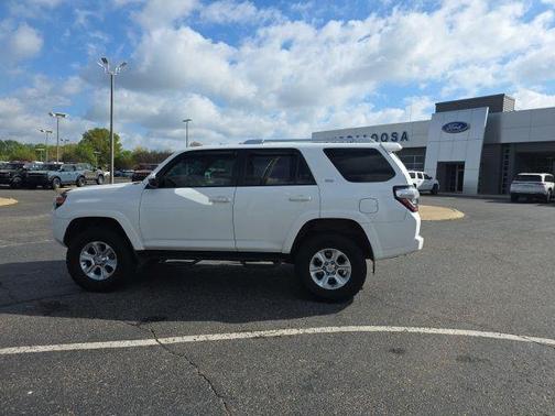 White 2017 Toyota 4Runner SR5