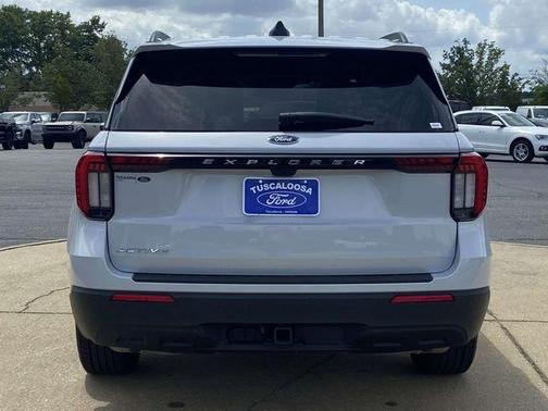 Space White Metallic 2025 Ford Explorer Active