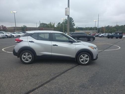 2020 Nissan Kicks S