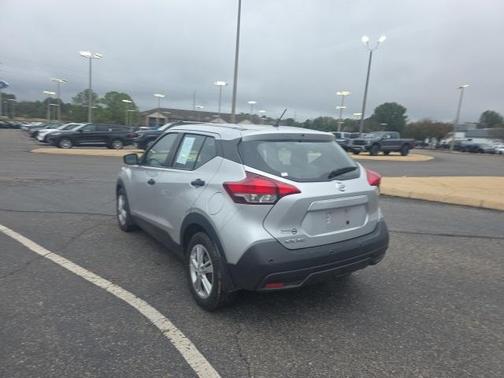2020 Nissan Kicks S