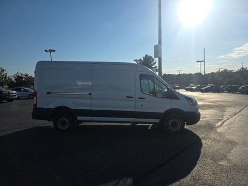 2015 Ford Transit-250 148 WB Medium Roof Cargo