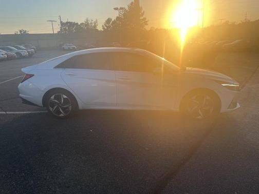 2021 Hyundai ELANTRA Limited