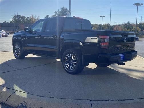 2024 Nissan Frontier SL