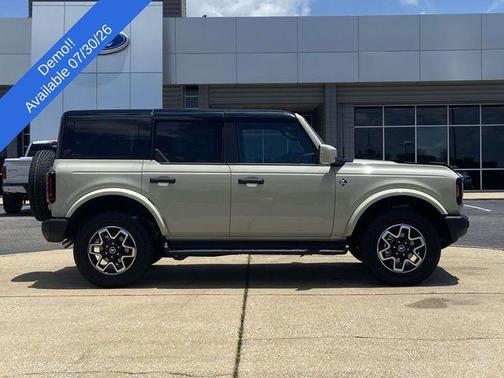 Desert Sand 2026 Ford Bronco Outer Banks