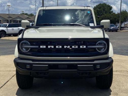 Desert Sand 2026 Ford Bronco Outer Banks