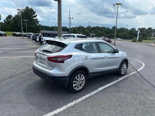 Brilliant Silver Metallic 2021 Nissan Rogue Sport SV