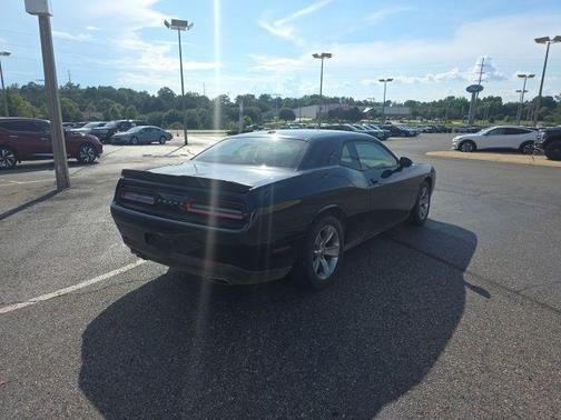 Pitch Black Clearcoat 2019 Dodge Challenger SXT