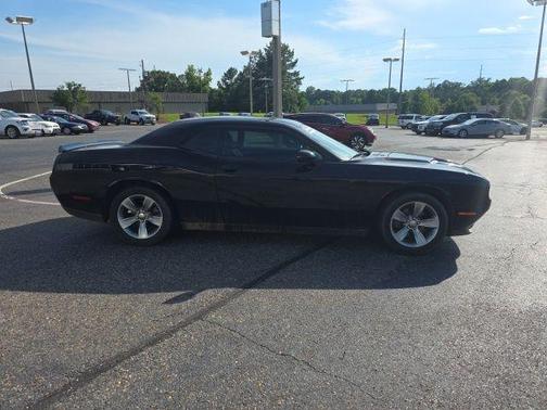 Pitch Black Clearcoat 2019 Dodge Challenger SXT