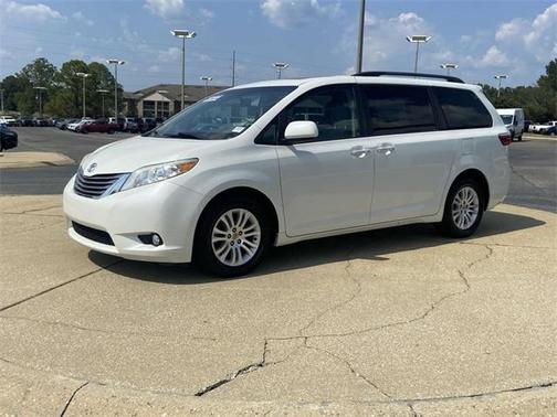 2017 Toyota Sienna XLE