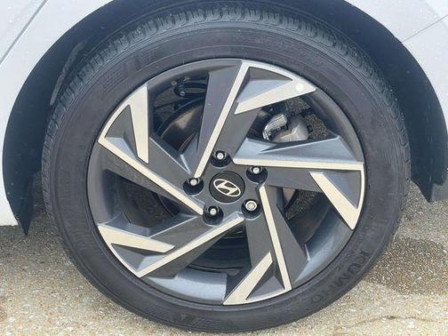 White 2025 Hyundai ELANTRA SEL Sport