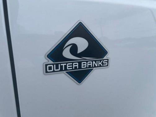 Oxford White 2022 Ford Bronco Outer Banks