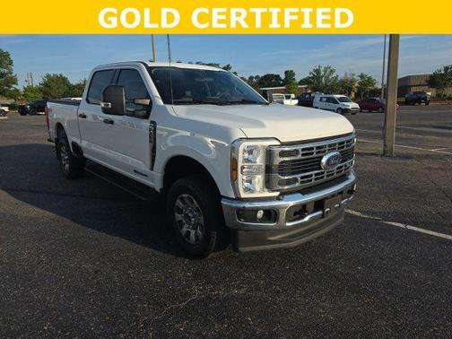 Oxford White 2024 Ford F-250 XLT