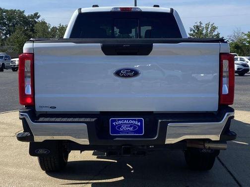 Oxford White 2024 Ford F-250 XLT