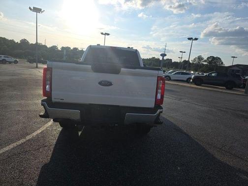 Oxford White 2024 Ford F-250 XLT