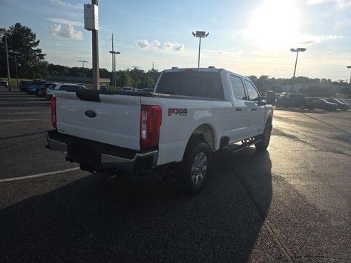 Oxford White 2024 Ford F-250 XLT