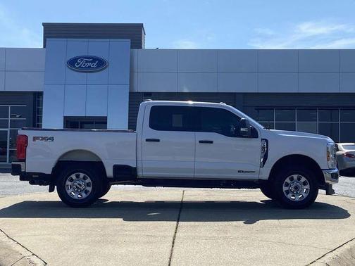 Oxford White 2024 Ford F-250 XLT