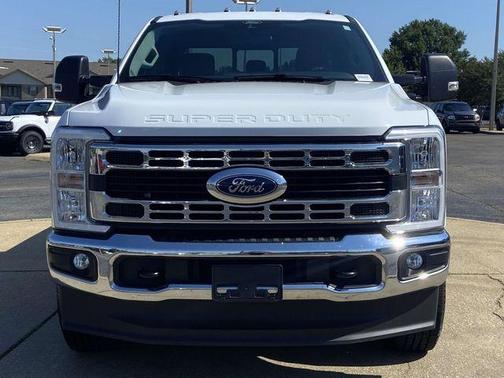 Oxford White 2024 Ford F-250 XLT