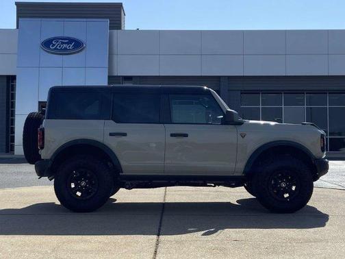 Desert Sand 2026 Ford Bronco Badlands