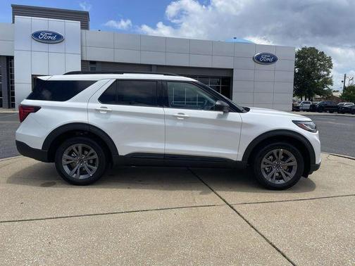 White Metallic 2026 Ford Explorer Active