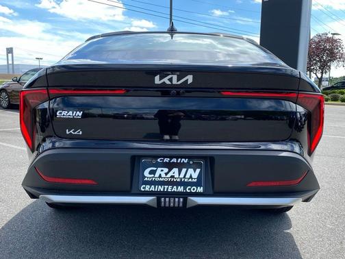 Aurora Black Pearl 2026 Kia K4 LXS