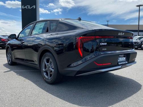 Aurora Black Pearl 2026 Kia K4 LXS