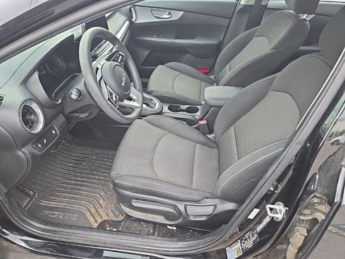 Aurora Black Pearl 2023 Kia Forte LXS