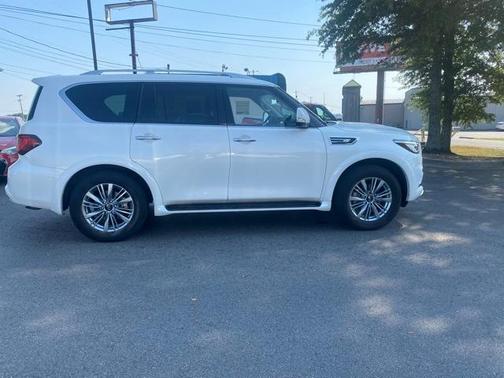 2022 INFINITI QX80 Luxe