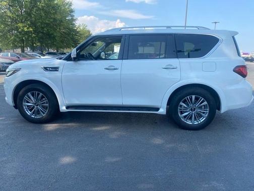 2022 INFINITI QX80 Luxe