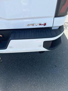 Summit White 2024 GMC Sierra 2500 AT4