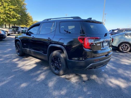 2022 GMC Acadia AT4