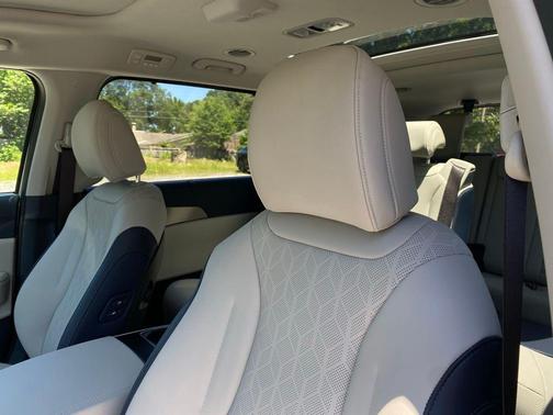 Ivory Silver 2026 Kia Carnival SX