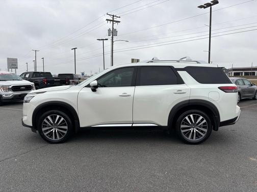 2022 Nissan Pathfinder Platinum