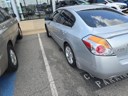 2010 Nissan Altima 3.5 SR