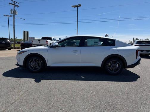 Snow White Pearl 2026 Kia K4 LXS